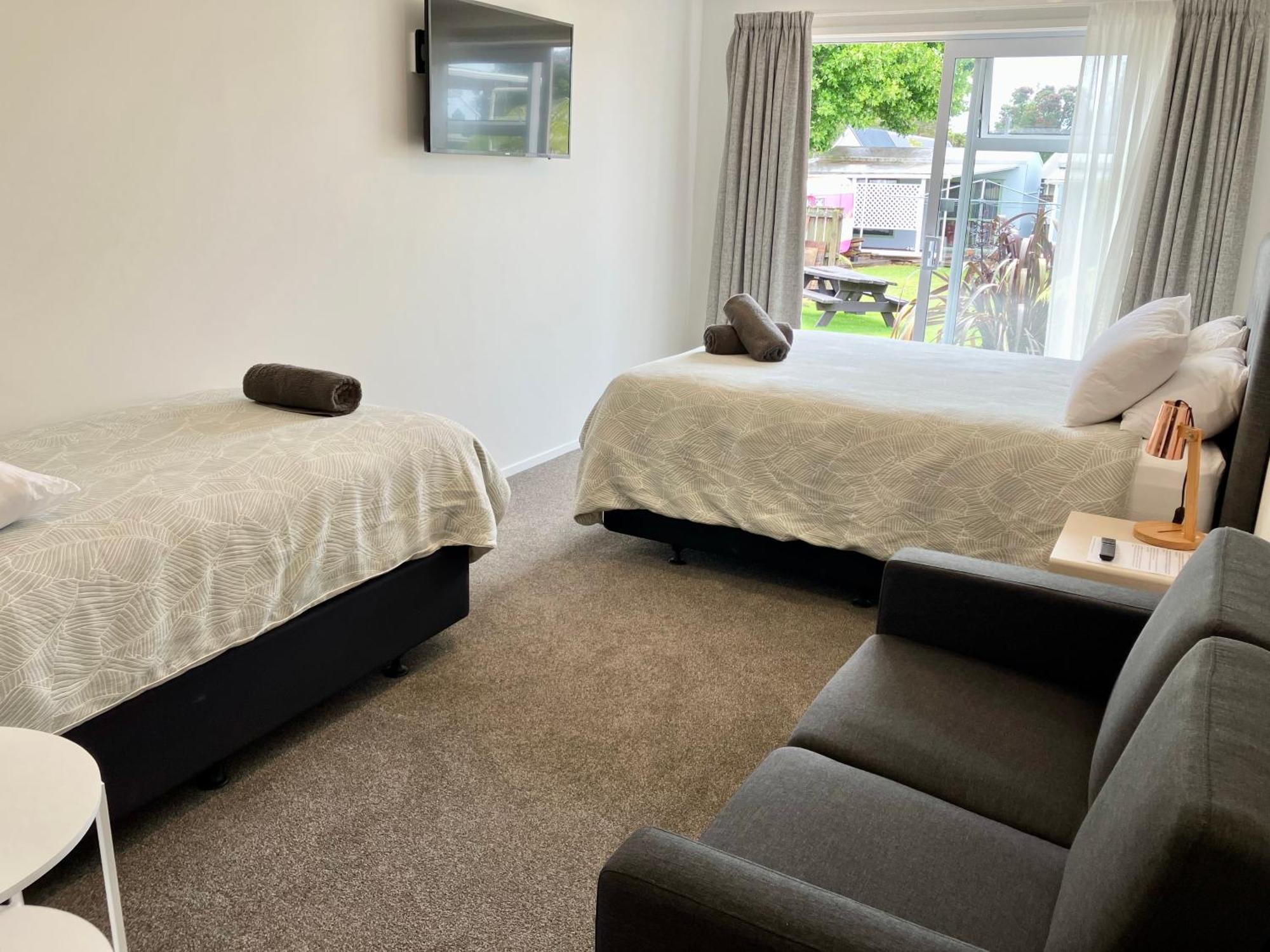 Tripinn Modern Motels & Affordable Accommodation Уэстпорт Экстерьер фото